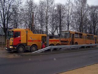 Эвакуация автобуса в Саратове